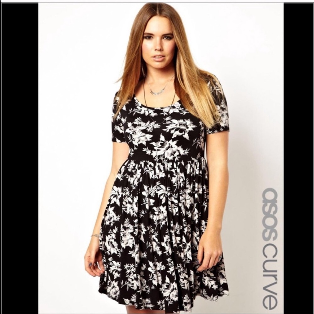 ISO THIS DRESS IN SIZE 22-24